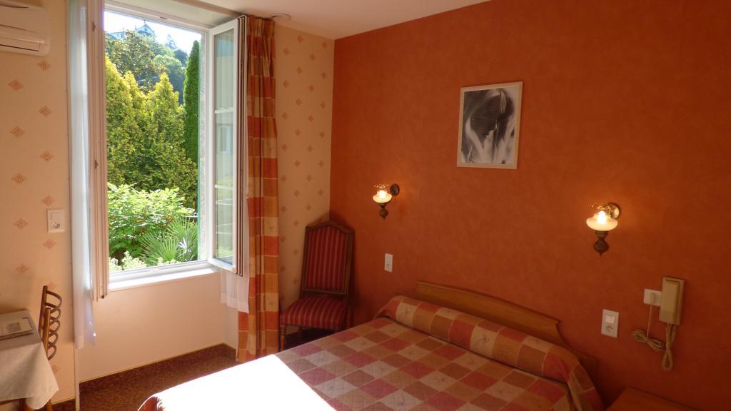 Hotel Du Lion D'Or Entraygues-sur-Truyere Room photo
