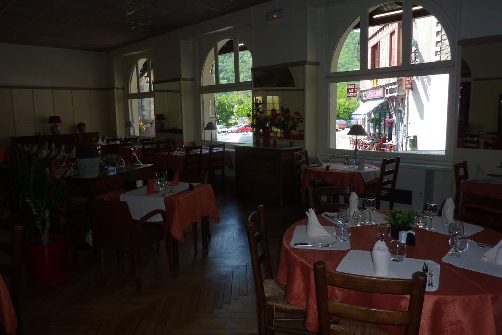 Hotel Du Lion D'Or Entraygues-sur-Truyere Exterior photo